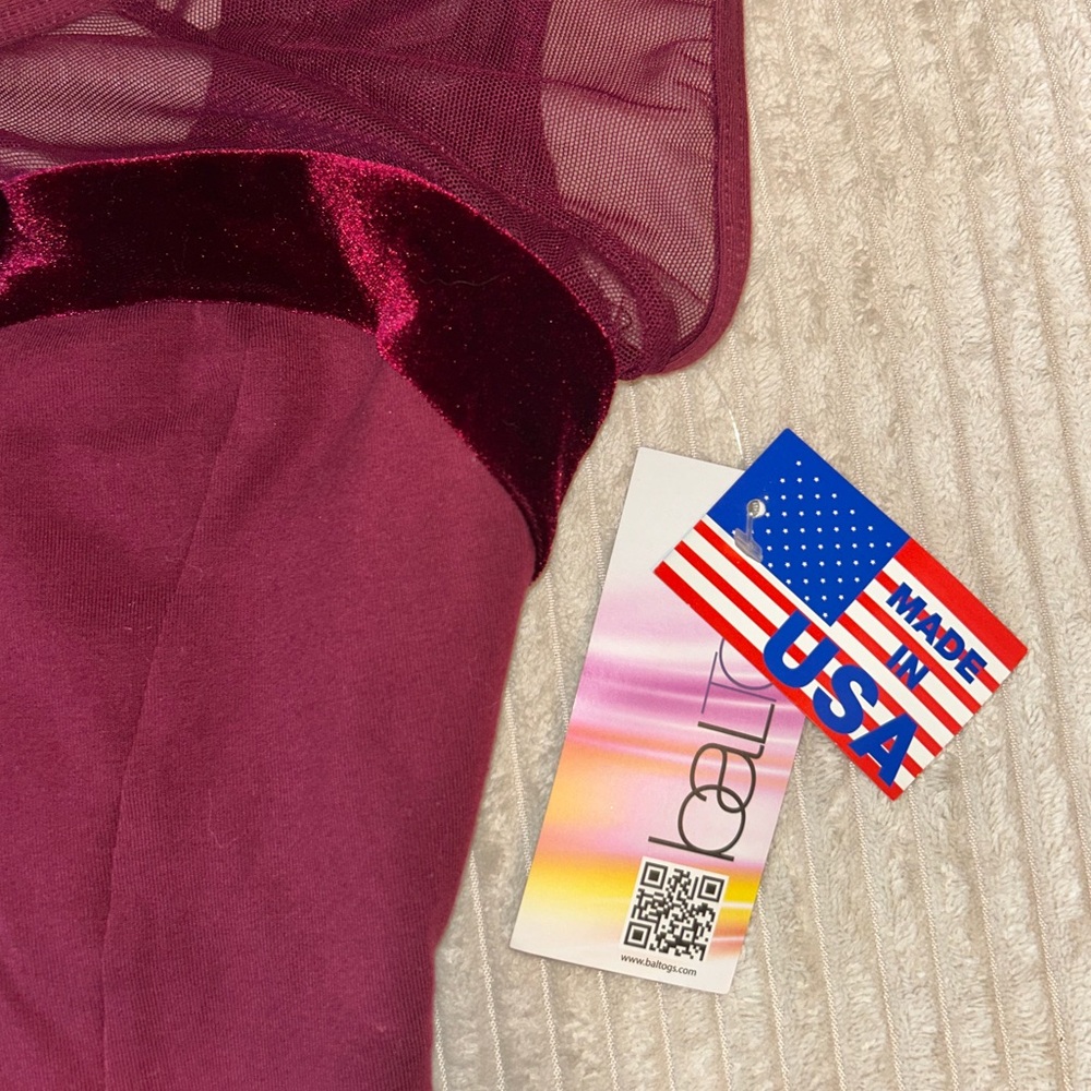 M Burgundy Cap Sleeve Leotard - Picture 2 of 4